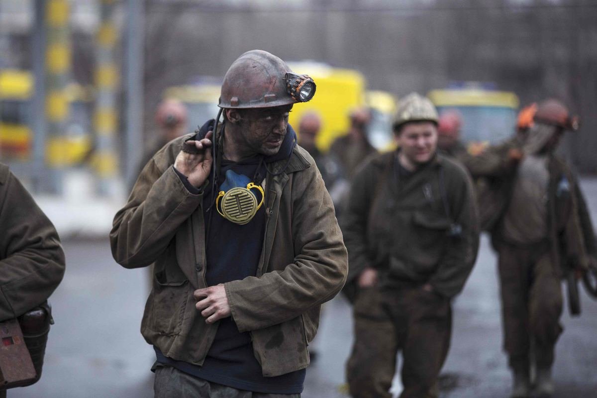 Правозащитники бьют тревогу: жителей оккупированного Донбасса за копейки эксплуатируют на шахтах в РФ