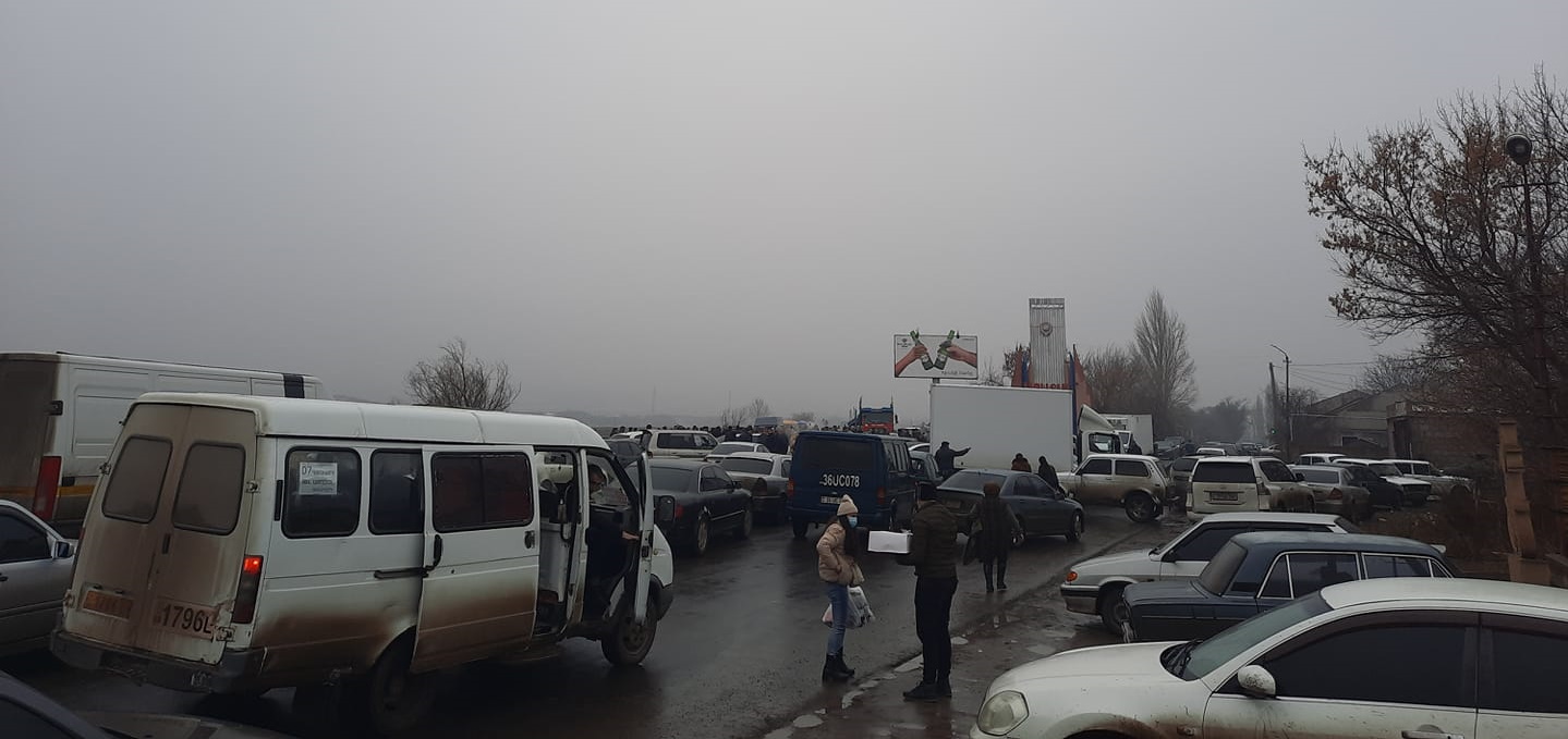 Плен армянских солдат в Карабахе: жители Гюмри перекрыли дорогу на границе с Грузией