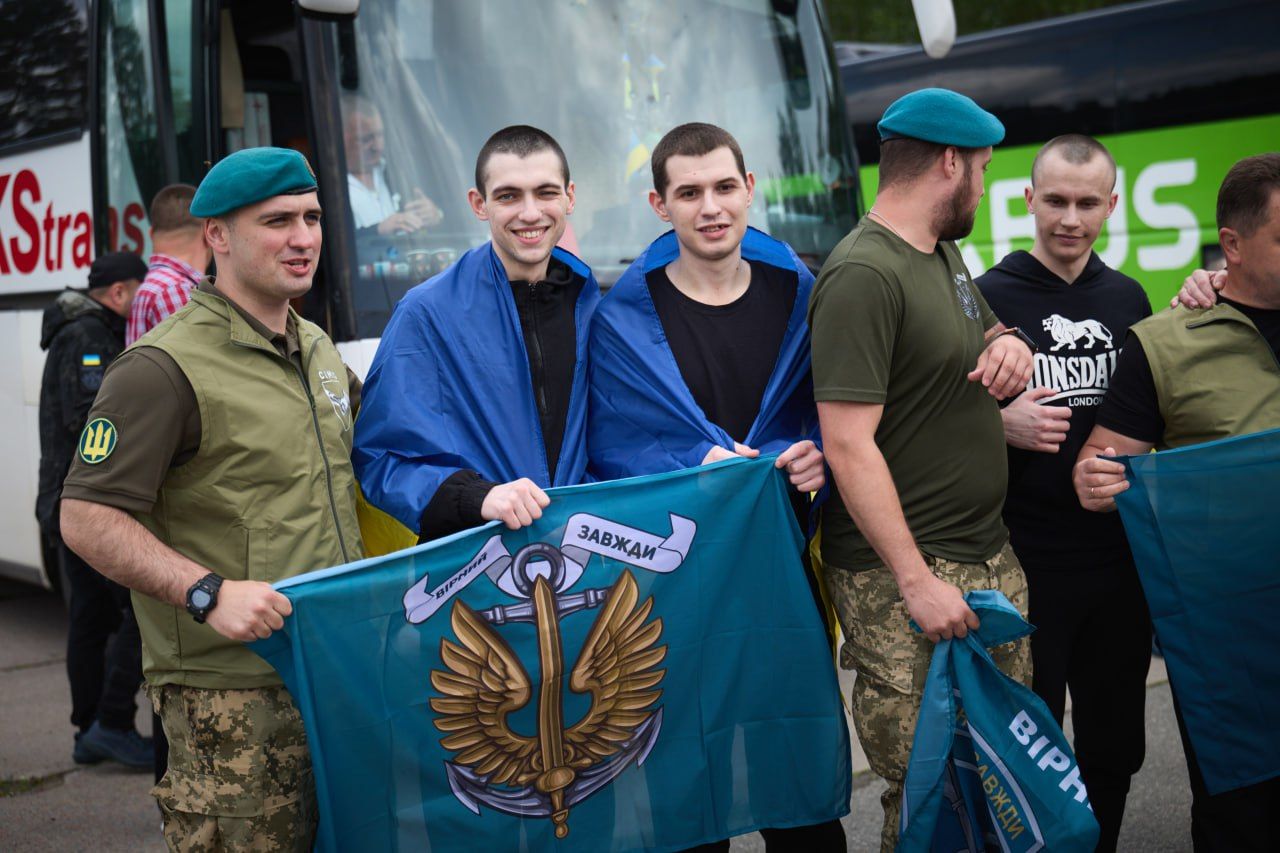 Украина вернула из российского плена новую группу военнослужащих: кто смог попасть домой