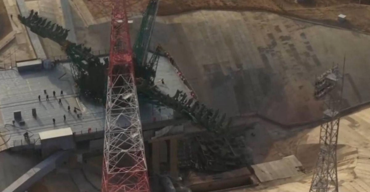 Обрушение при запуске "Союза": авария на Байконуре лишила Россию возможности отправлять людей в космос