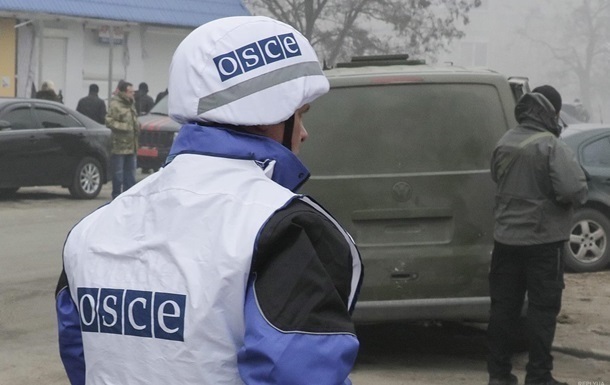 ОБСЕ зафиксировала на Донбассе танки и вооружение боевиков около населенных пунктов 