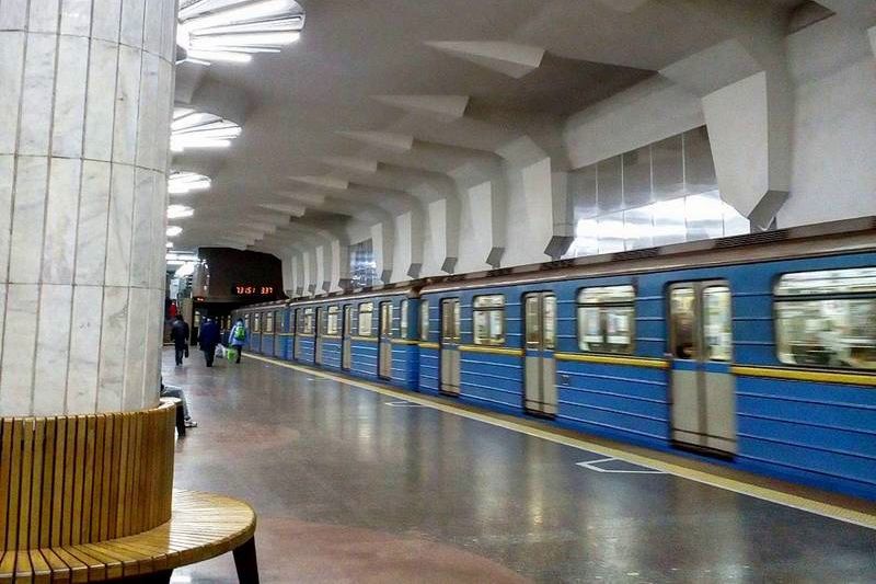 ​"Наказал по-мужски", - в метро Харькова машинист избил "беспокойного" пассажира
