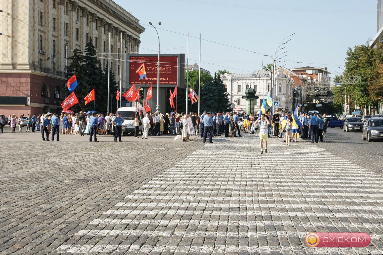В Харькове состоялись два конкурирующих митинга: завязалась словесная перепалка