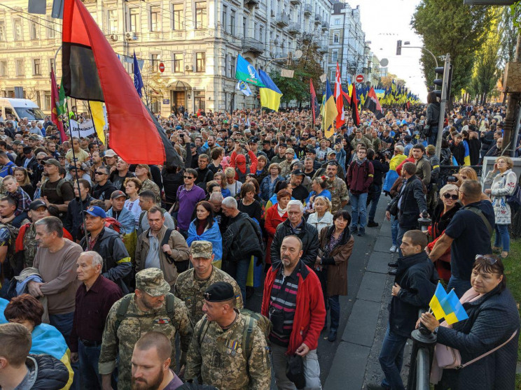 Митинг "против капитуляции": у Зеленского сделали важное признание 