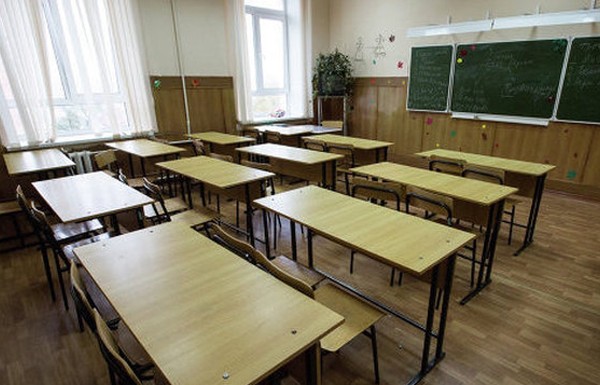 Школа в Петровском районе Донецка попала под обстрел