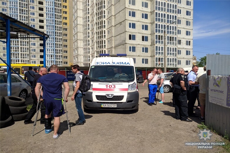 ЧП в Киеве: люди восточной внешности совершили нападение на сотрудника СБУ. Подробности, кадры
