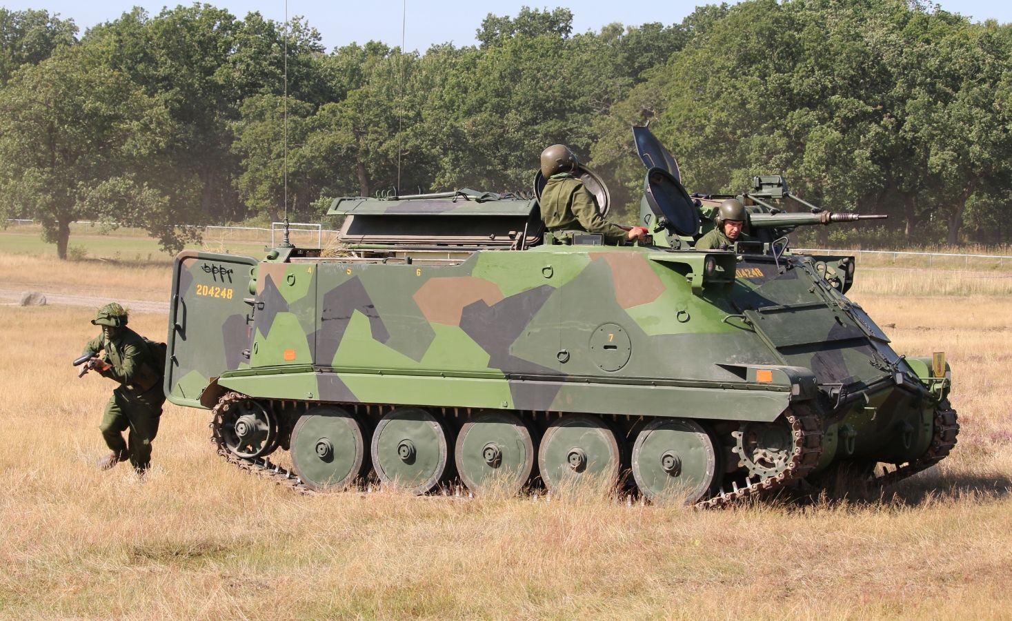 Швеция передает Украине все свои БТР Pbv 302 с мощной пушкой – СМИ