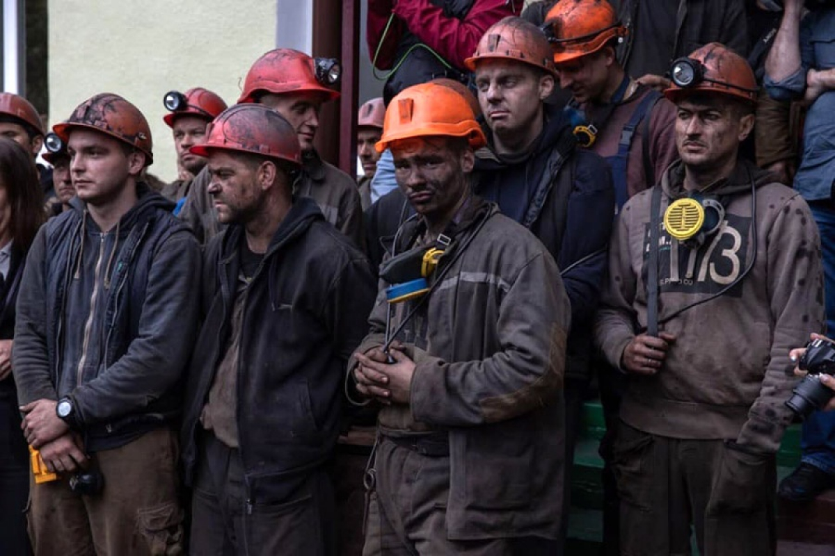 Оккупированный Донбасс просит Украину спасти шахтеров в "ЛНР": местные обратились к Верховной Раде с заявлением