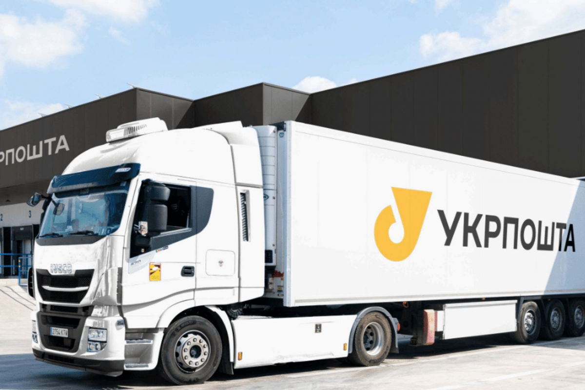 ​"Укрпочта" обходит Польшу стороной: таможня два месяца блокирует грузы