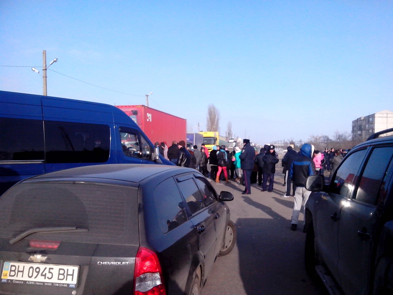 На Николаевщине местные жители блокировали трассу из-за отключений света