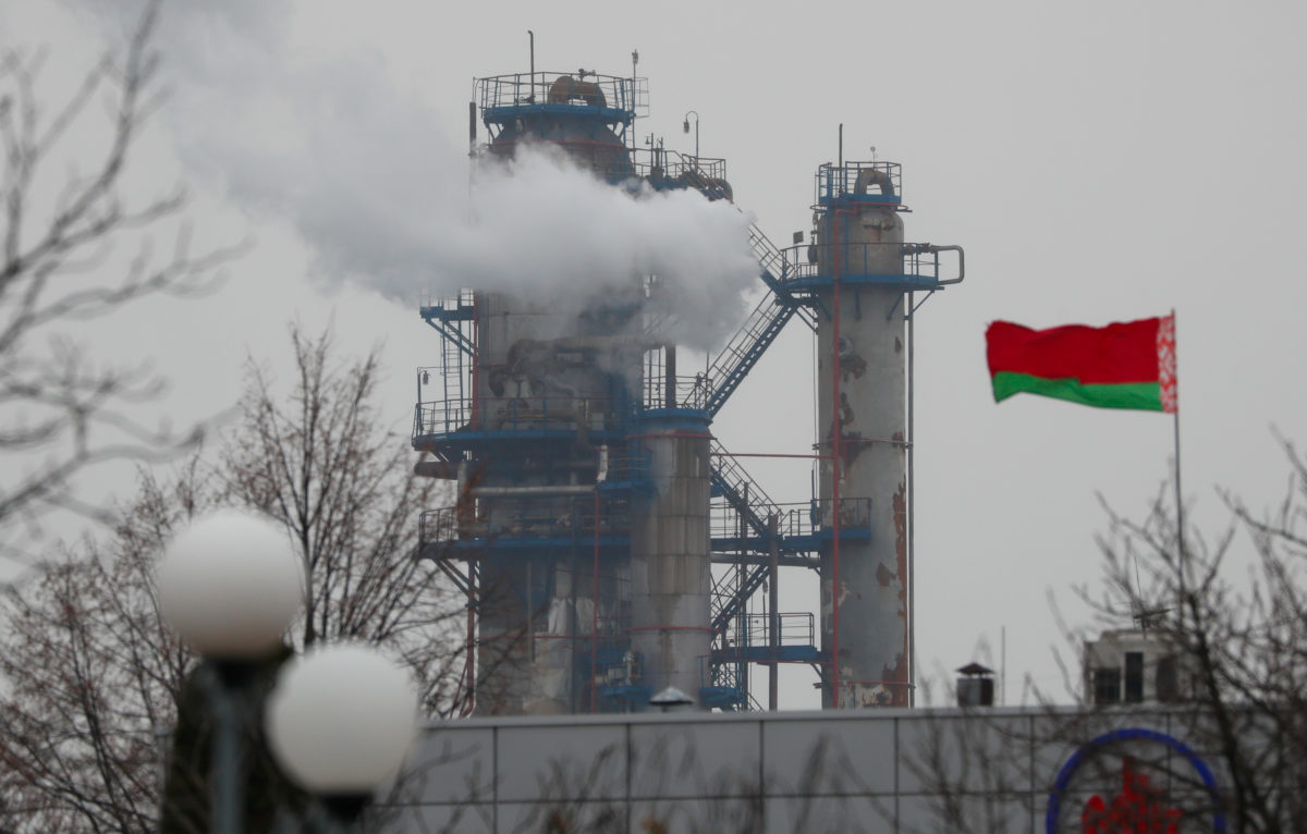 Беларусь закупит нефть из России по $4 за баррель: Кремль подтвердил, но назвал условие