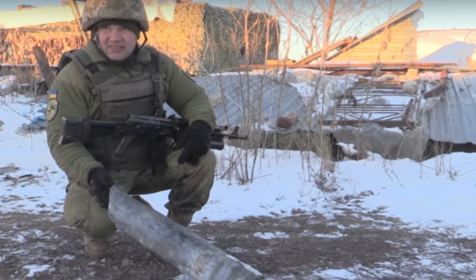 "Я не люблю войну, но люблю защищать свою Родину!" - украинский солдат показал, как приближенные территории Волновахи террористы обстреляли из "Градов"- в Сети опубликовано видео последствий обстрела