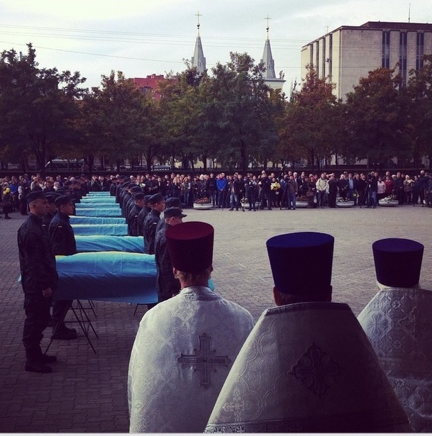 В Днепропетровске похоронили неопознанных солдат из зоны АТО