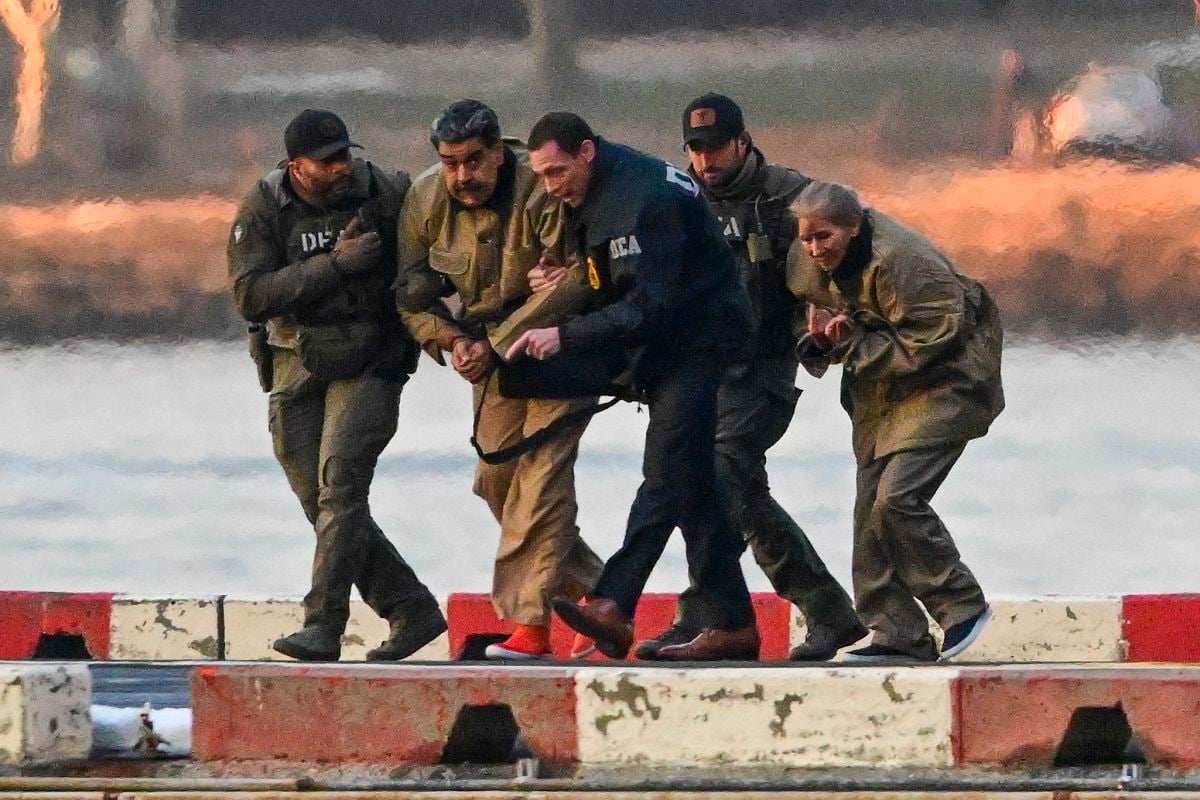 Мадуро з дружиною зазнали травм під час втечі від спецназівців США у Каракасі – CNN