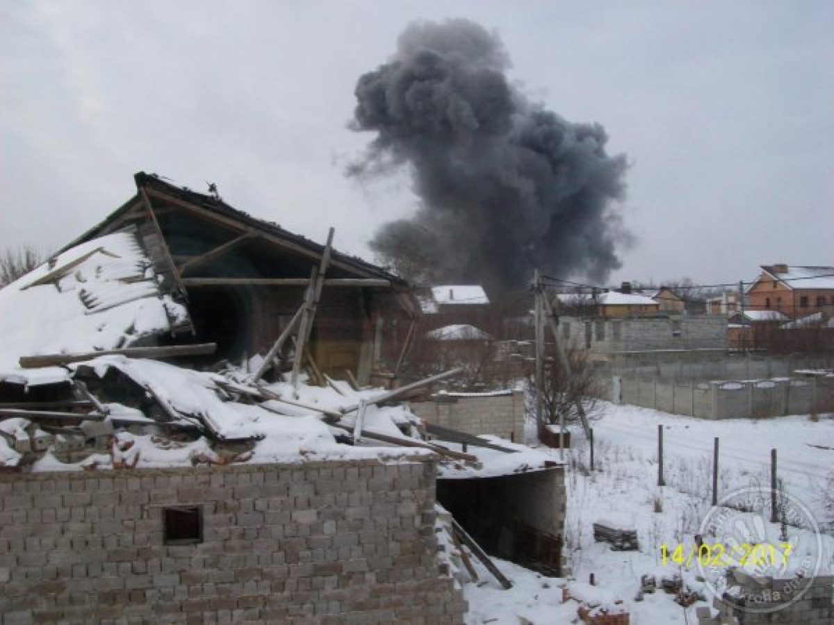 Мощнейший взрыв в Донецке: СМИ опубликовали первые кадры с места трагедии, позволяющие оценить масштаб разрушений