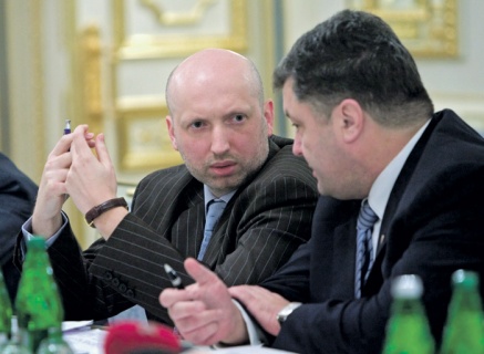 Порошенко настаивает на срочном рассмотрении Радой заявления об отставке Яценюка