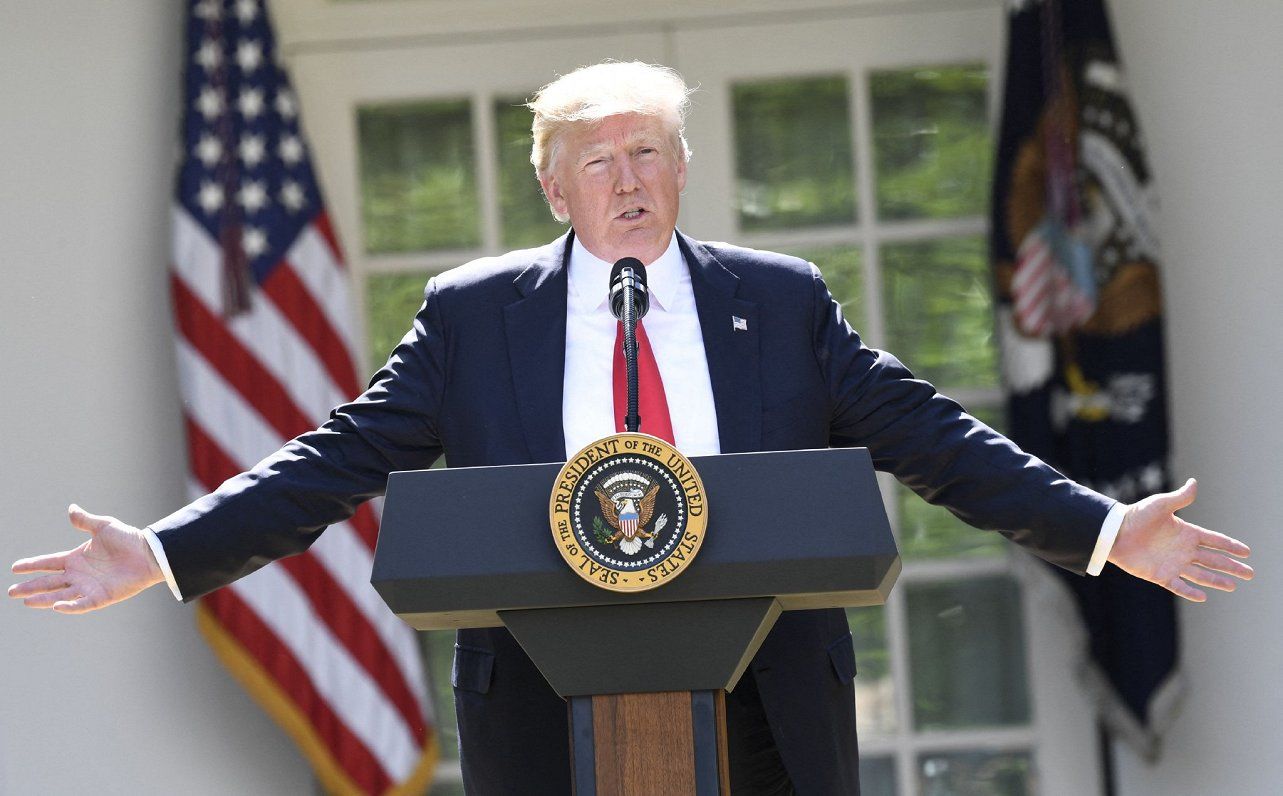 Подозрительный пост Трампа перед взлетом фондового рынка насторожил демократов – президенту грозит расследование