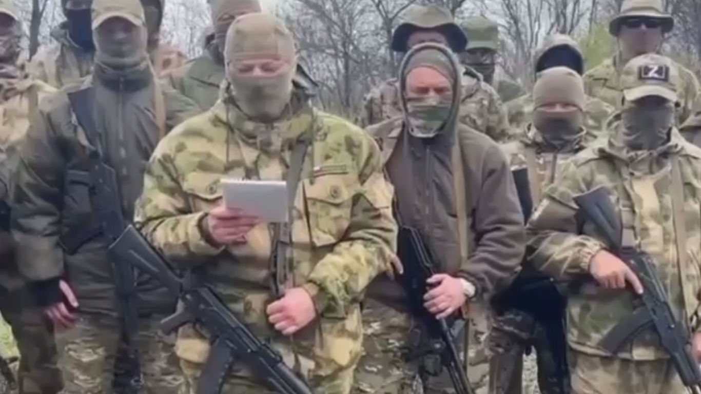 ​"Вагнеровцы" угрожают расстрелом наемникам из ЧВК "Поток", созданной "Газпромом": опубликованы кадры