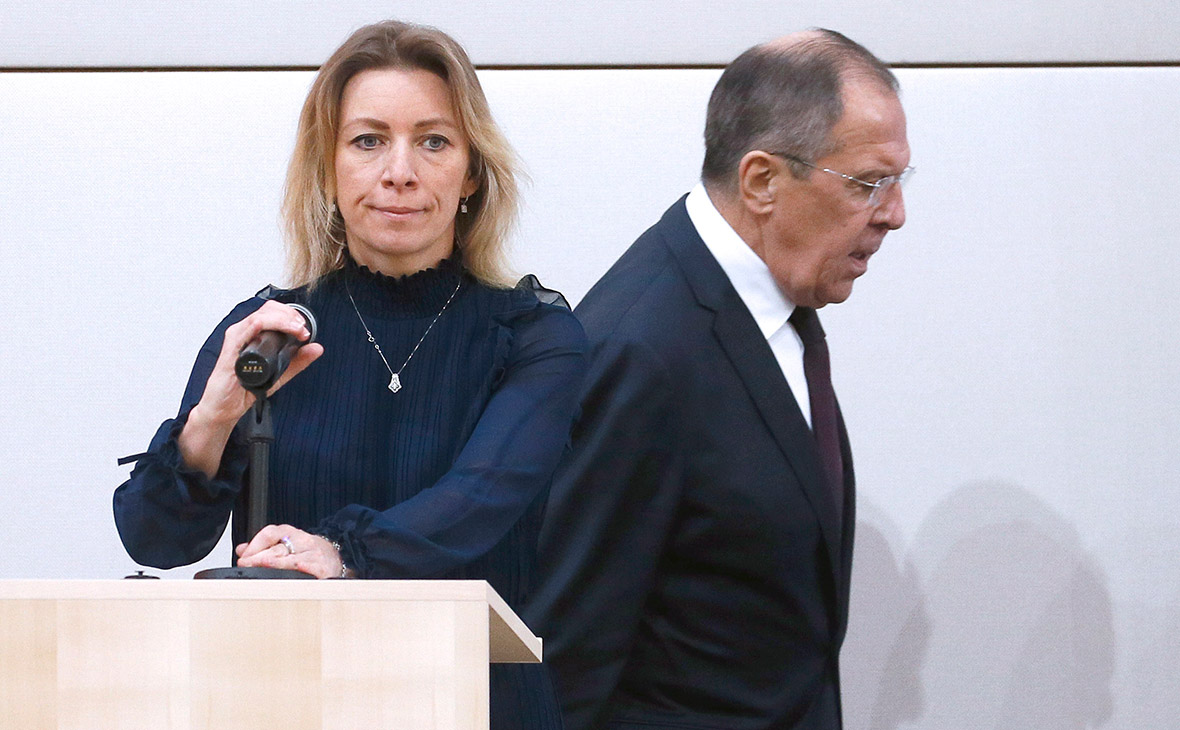 "Спину разогнуть не можем", - Лавров признался, в какой неприличной позе все время стоит Россия