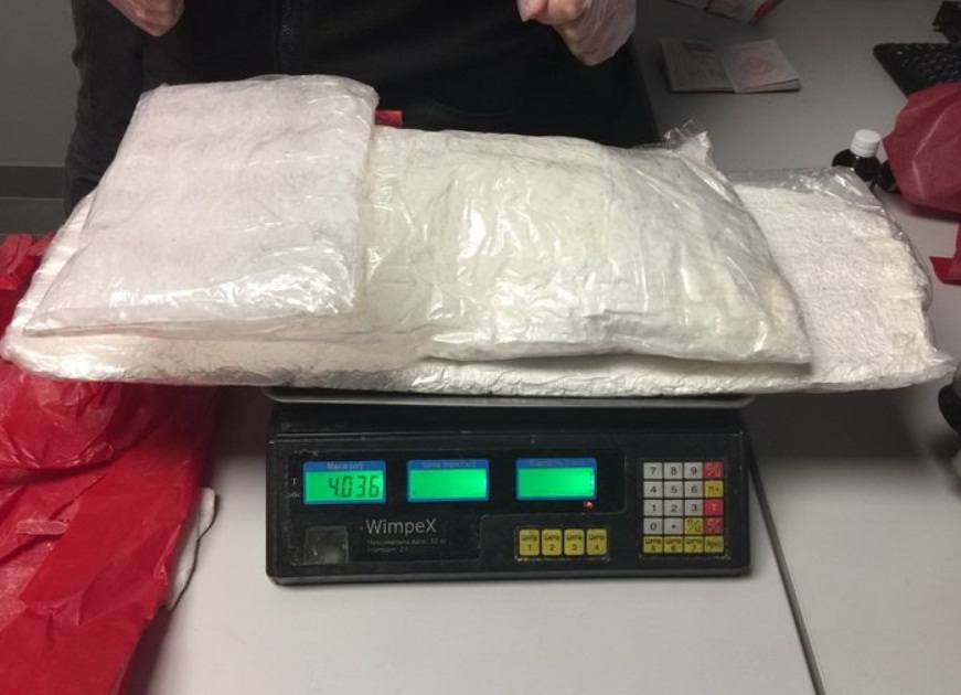 СБУ нанесла мощный удар по наркотрафику: в Одесском аэропорту было изъято 4 кг кокаина на сумму 400 тысяч долларов – кадры
