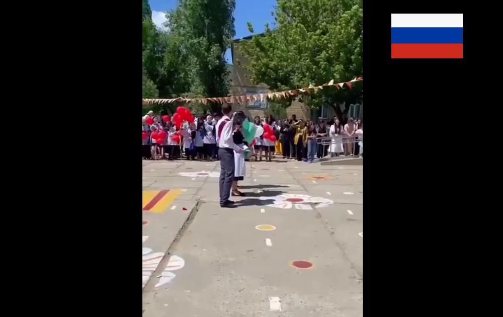 "Свободу Украине! Путин - черт", - в Дагестане выпускница на школьной линейке выступила против Кремля