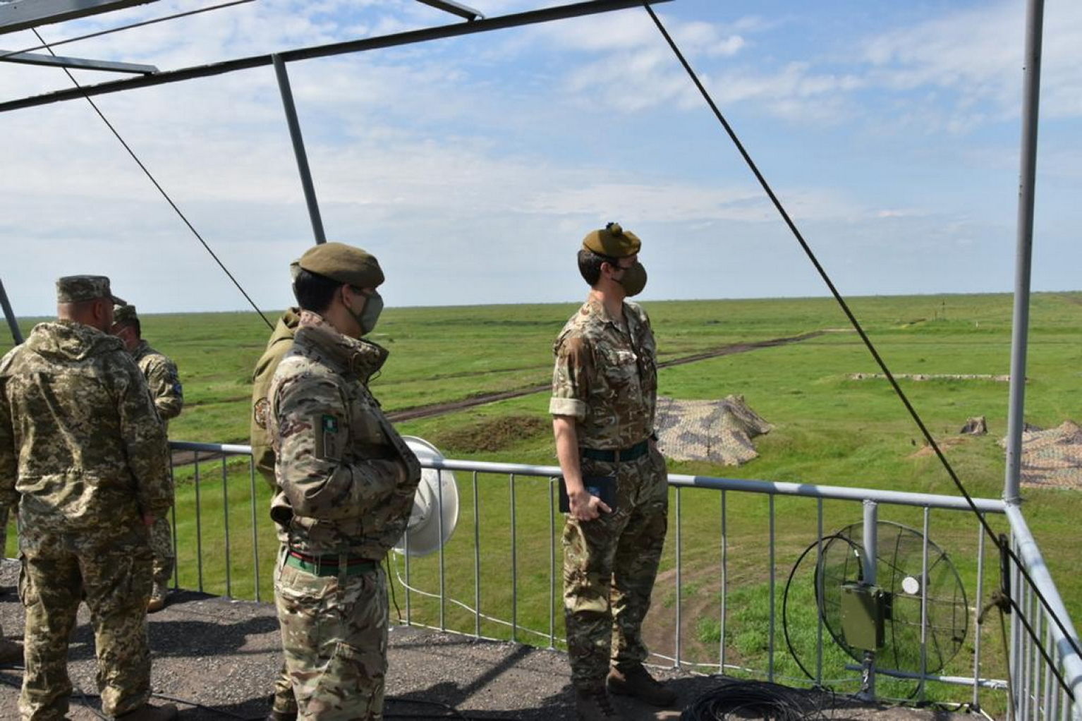 Британские военные и техника прибыли в Украину для участия в совместных учениях Cossak Mace 2021