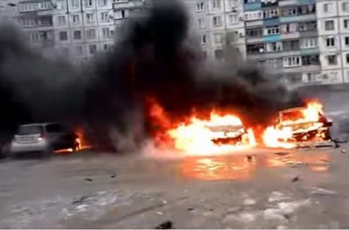 Кровавые объятия "русского мира" на Донбассе: в Сети опубликовали страшное видео исторического обстрела Мариуполя