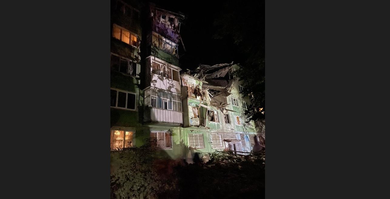 ​Армия РФ ударила по многоэтажке и школе в Константиновке: известно, что спасло часть жителей