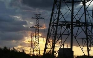  В Авдеевке включили свет: ремонтные бригады восстановили поврежденную линию электропередач