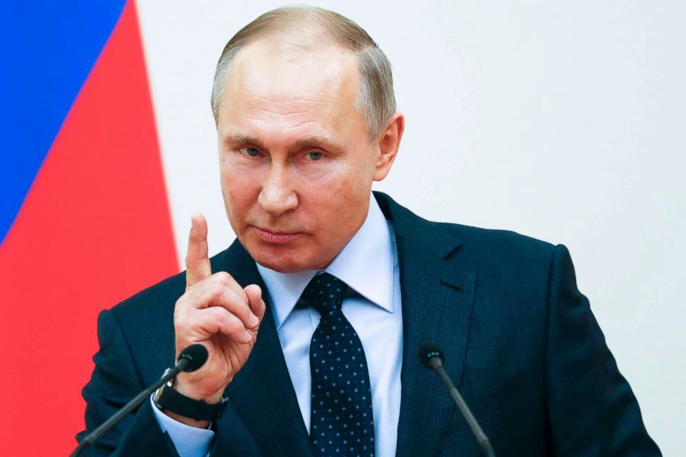 ​Путин экстренно объяснился из-за указа о паспортах РФ для "Л/ДНР" - Зеленскому послан сигнал