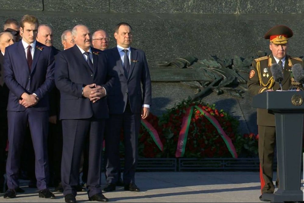 Такого не было никогда: Лукашенко не смог произнести речь на Дне Победы в Минске