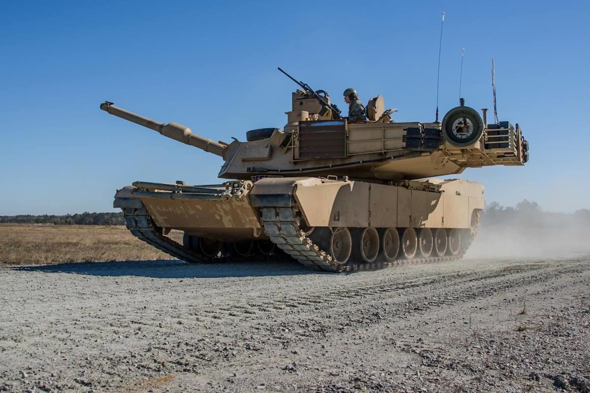 СМИ узнали, когда американские танки M1A2 Abrams появятся в Украине