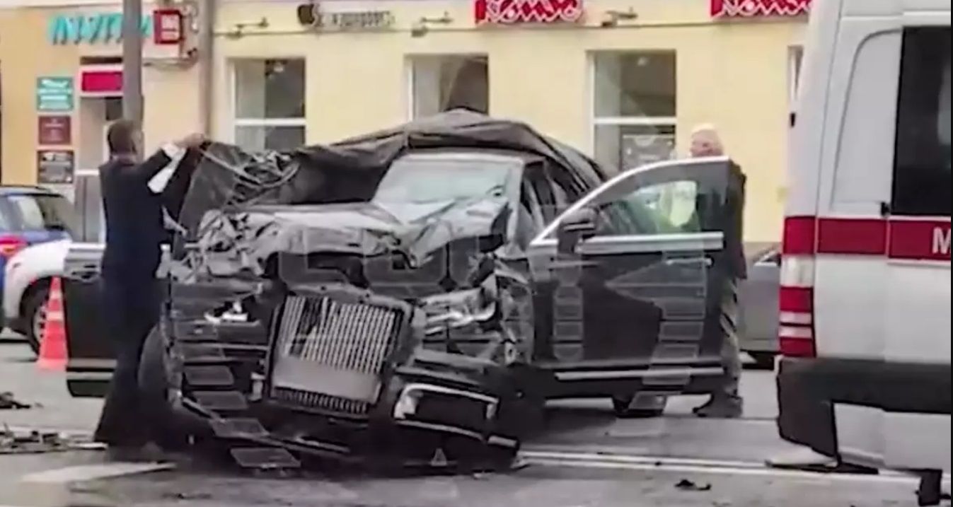 Патриарха Кирилла постигла "кара небесная": машина главы церкви попала в аварию в центре Москвы – видео 