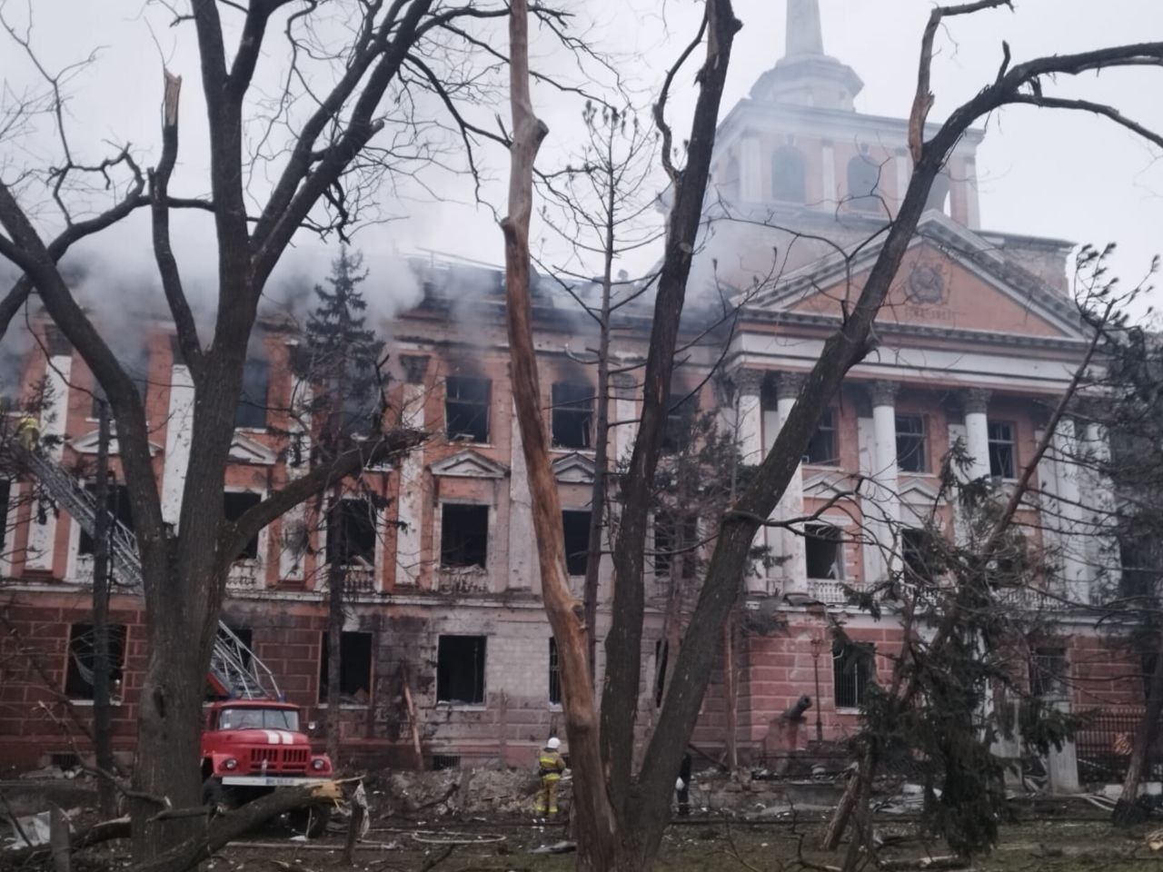 ​Один погибший и 23 раненых: ночью россияне атаковали Николаев "Калибрами" – кадры