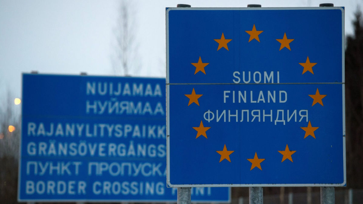 Россия запугивает Финляндию: замечено передвижение войск к ее границам