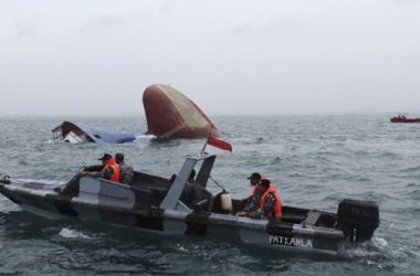 Фатальная морская прогулка: турецкий корабль, который проводил морскую экскурсию, пошел на дно вместе с десятками людей на борту