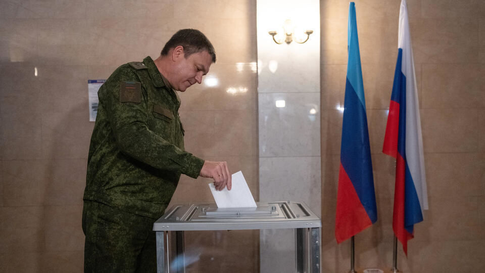 В Луганске зафиксировали "небывалую" явку на "референдум": цифры сводят с ума