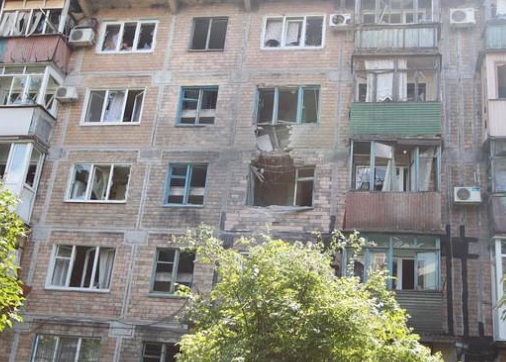 Последствия обстрела поселка "Октябрьский" в Донецке