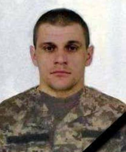 Украина потеряла в зоне АТО еще одного Героя: в бою с ДРГ террористов погиб 26-летний Роман Довгий