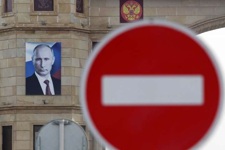 Украина сокрушила РФ новым санкционным ударом: озвучены важные подробности 