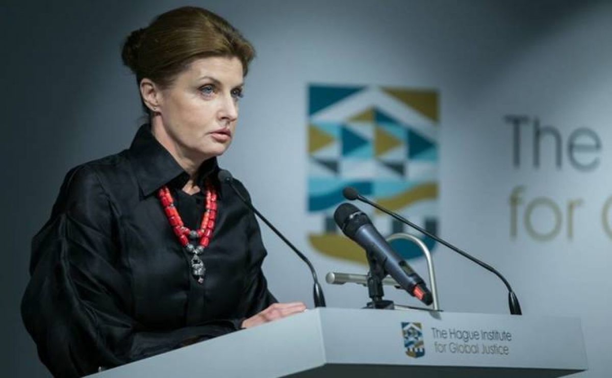 Марина Порошенко в трауре появилась в Печерском суде и сделала заявление: "Это настоящий террор"