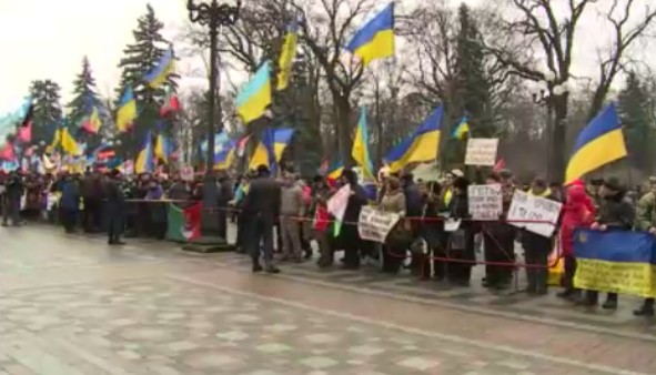 Под Радой митингуют шахтеры и жители Кривого Рога