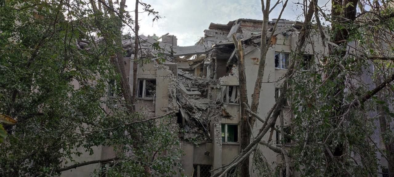 ​ВСУ нанесли удар по гостинице в Кадиевке, где были российские десантники: кадры