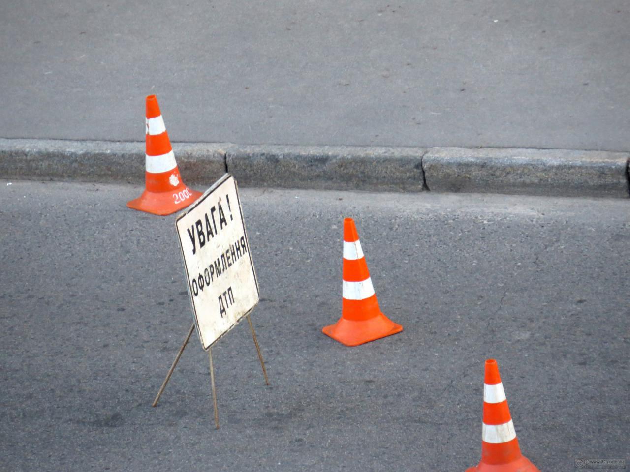 Нетрезвый водитель разнес дорожный отбойник и подрался с киевскими полицейскими, пытаясь уйти с места ДТП