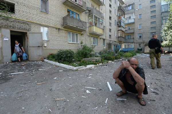 Расстрелян Киевский район Донецка: снаряды попали в жилые дома, горит мебельная фабрика