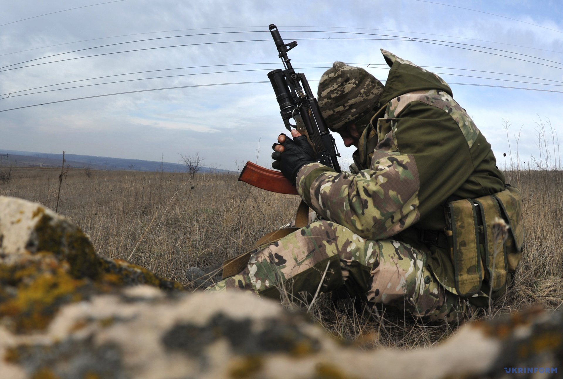 Сводка из зоны ООС за 20-21 апреля: один украинский защитник погиб, еще трое получили ранения