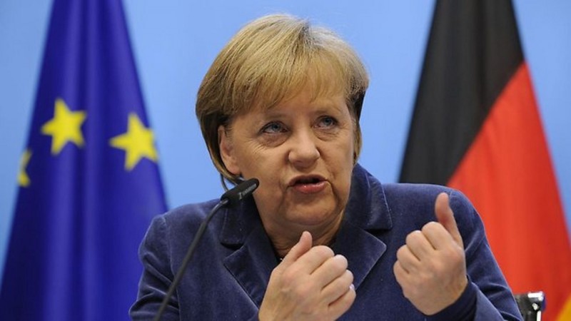 ​Меркель обратилась к жителям Франции: Давайте ответим террористам!