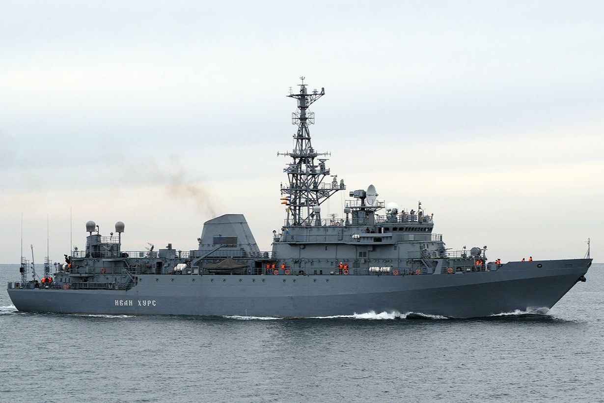 Украинские дроны продырявили в море два современных российских корабля – The Times