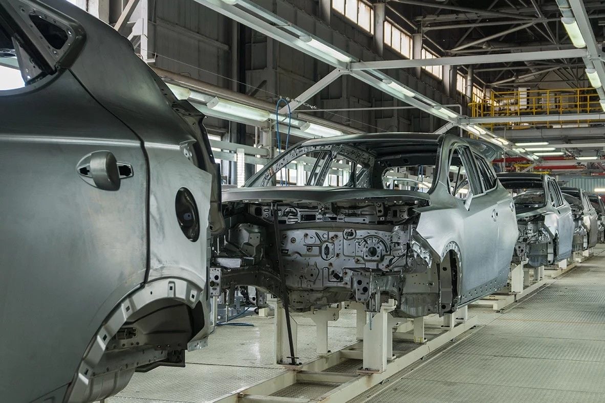 ​"В России машин не будет", - эксперт констатировал крах автомобильной промышленности РФ