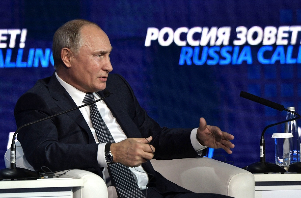 ​"Снова понесло куда-то в область причинных мест", - новый перл Путина "ниже пояса" рвет соцсети